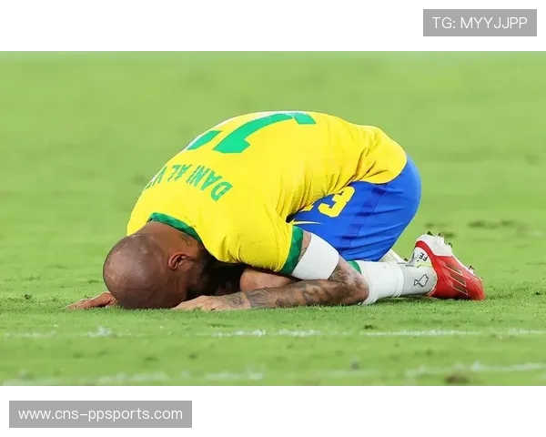 巴西足球名将阿尔维斯退役仪式，众星录制祝福视频